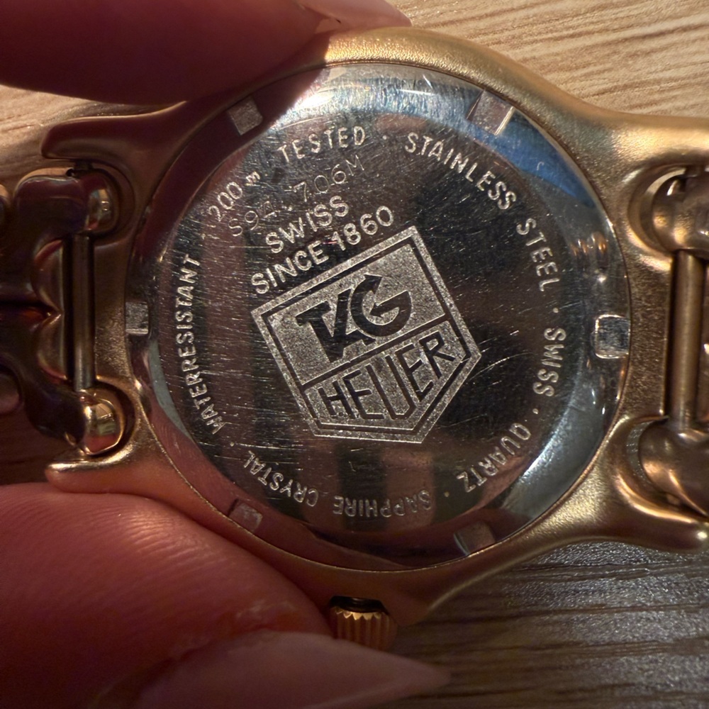 ✨ Vintage TAG Heuer 2000 Series Gold-Tone Watch ✨ - Picture 9 of 9